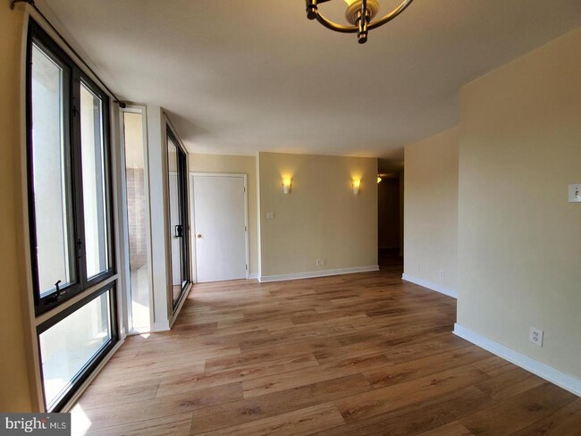 Building Photo - 490 M St SW