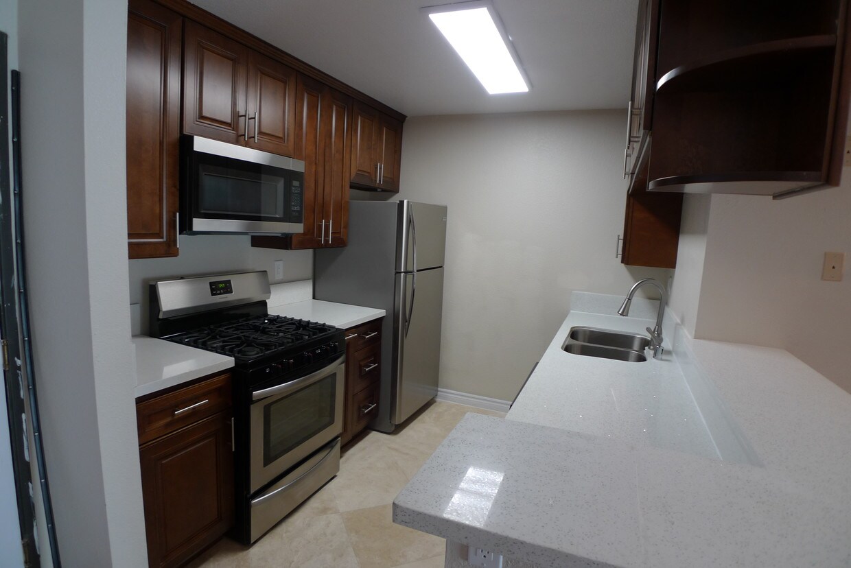 North Tower Apts 7440 Sepulveda Blvd Van Nuys, CA