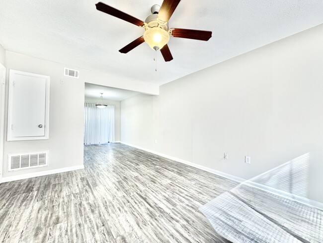Building Photo - Oakview Place