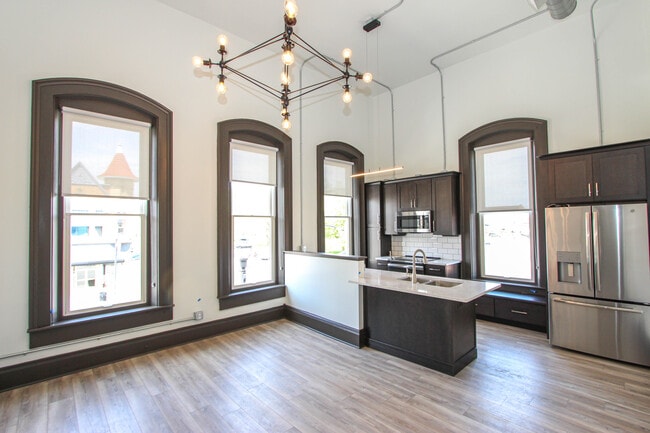 102 S Main St