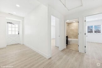 Building Photo - 304 S Hager Ave