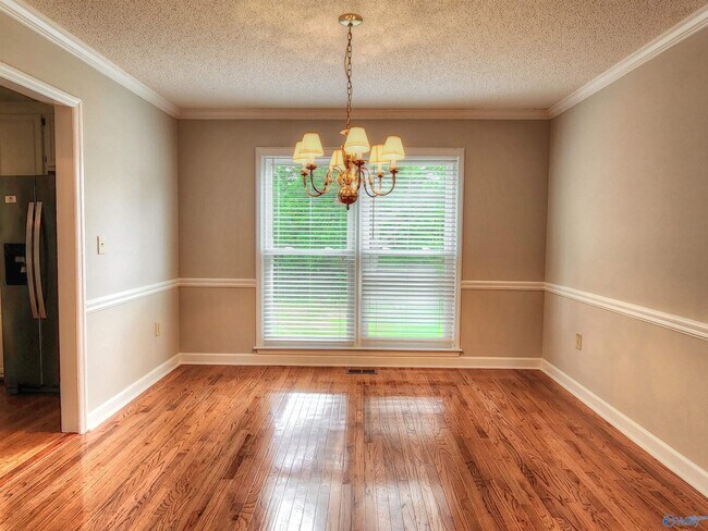 Foto del edificio - 120 Silver Creek Cir