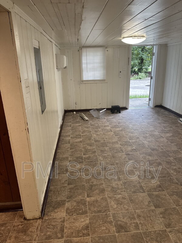 Foto del edificio - 211 E Brooks St