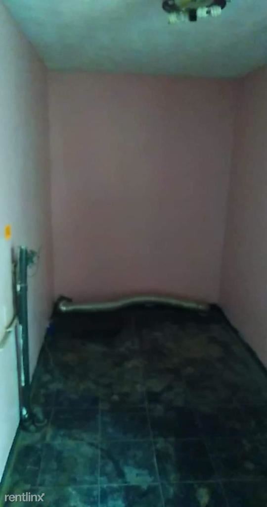 Building Photo - 2 br, 1 bath House - 10 Elm Street