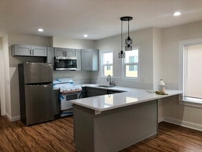 Building Photo - 256 S Alexandria Ave