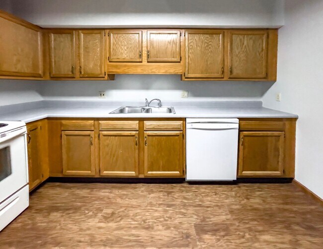 Building Photo - In-Unit Washer and Dryer - Walk the river trail