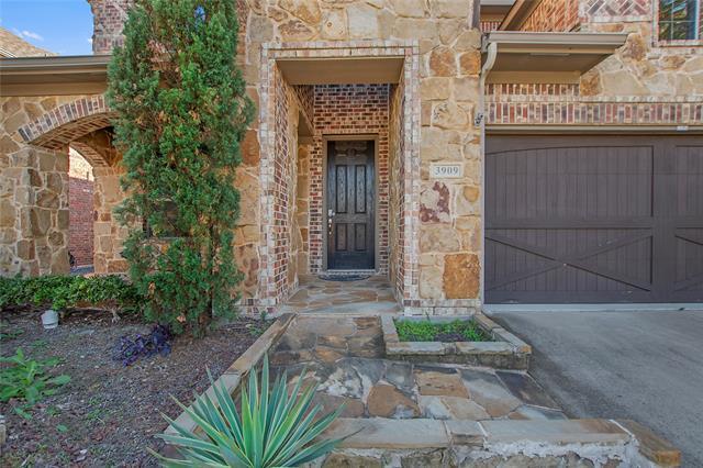 Foto del edificio - 3909 Deer Lake Dr