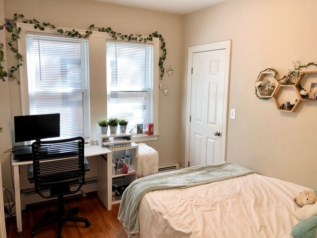 Bedroom #1 - 4 Oak Terrace