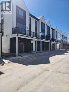 Building Photo - 142 Sovereign Common SW