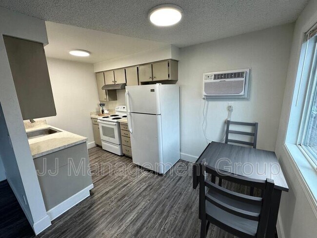 Foto del edificio - 230 E 7th Ave