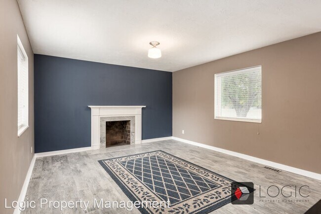Building Photo - 945 Pinnocchio Dr