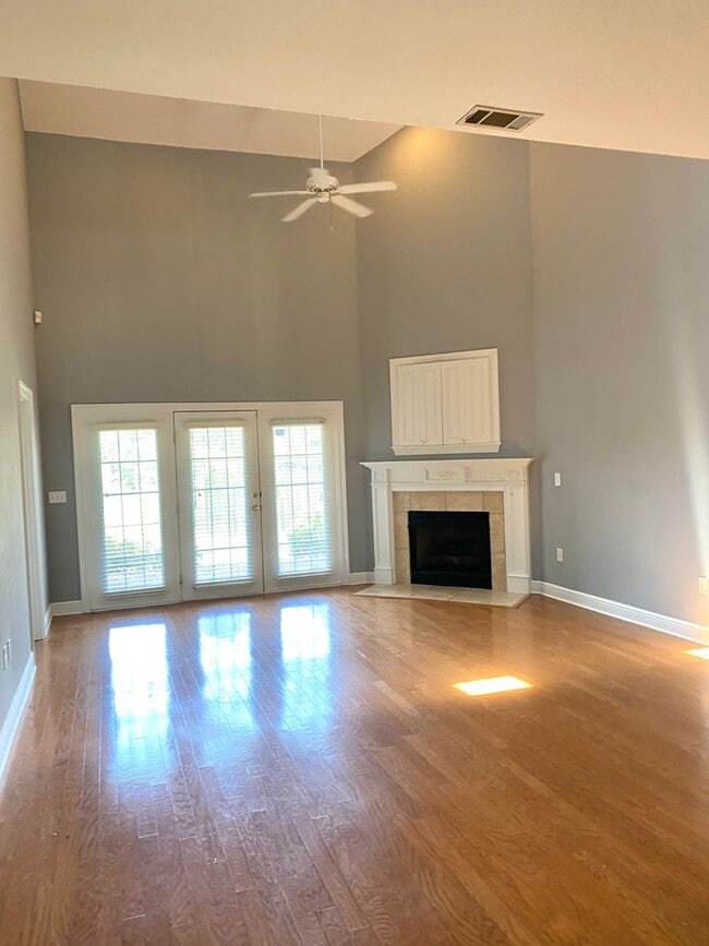 Photo - Large 3 bed/ 2.5 bath townhome for rent near the Reservoir!