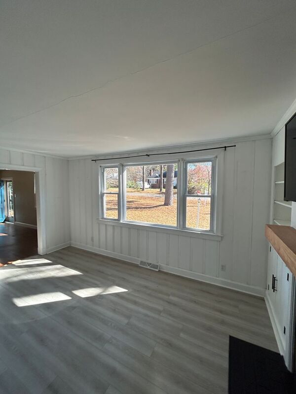 Foto del edificio - 8282 Wonderland Ln