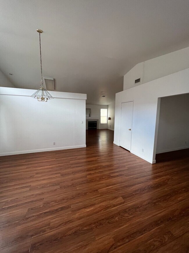 Foto del edificio - Southwest 3 bedroom with a pool