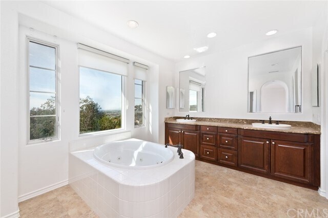 Foto del edificio - 27 Crimson Rose