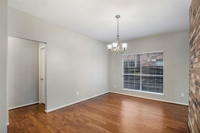 Foto del edificio - 98 S Village Knoll Cir