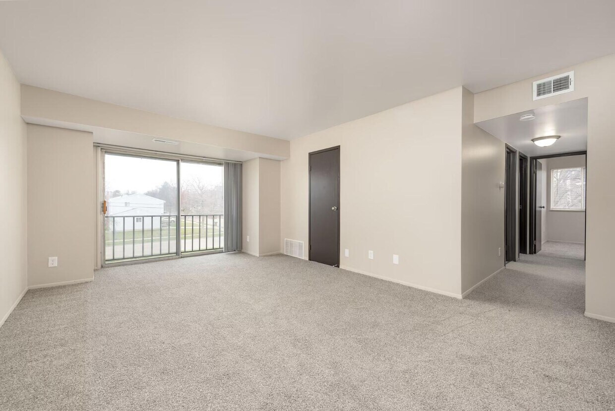Primary Photo - Everett Apartments - 101-10