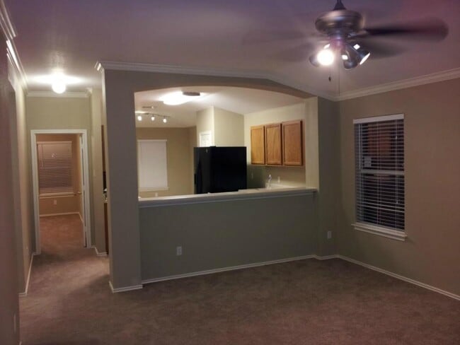 Building Photo - 204 Quail Hollow Dr