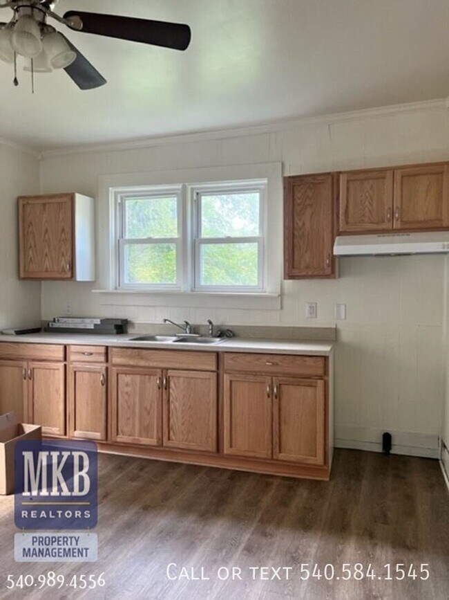 Foto del edificio - 501 Rutherford Ave NW