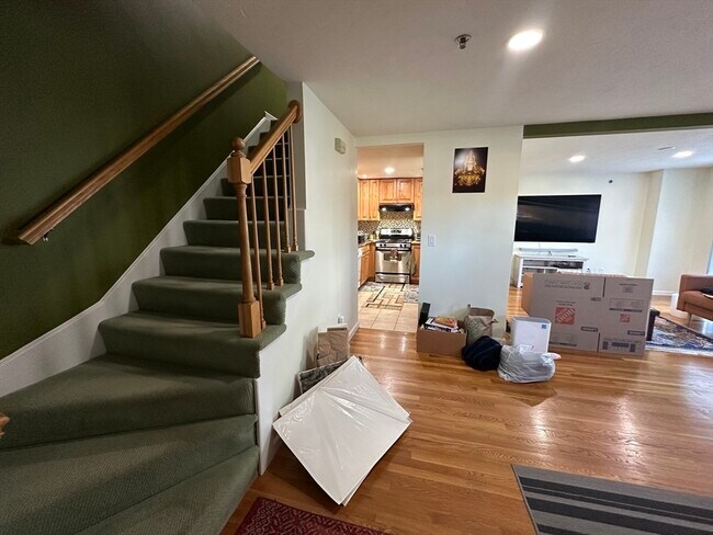 Building Photo - 360 Littleton Rd