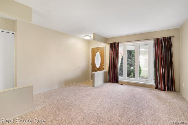 Foto del edificio - 43077 Avon Rd