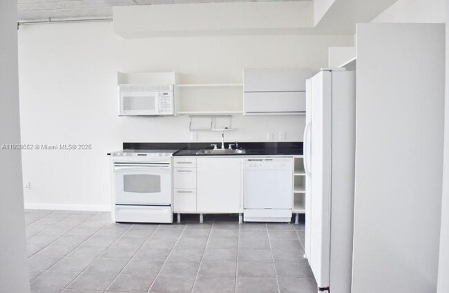 Foto del edificio - 690 SW 1st Ct