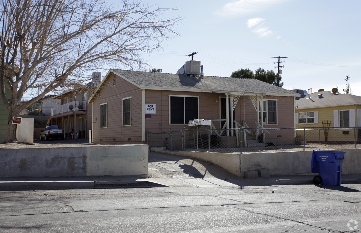 Primary Photo - 560 W Fredricks St