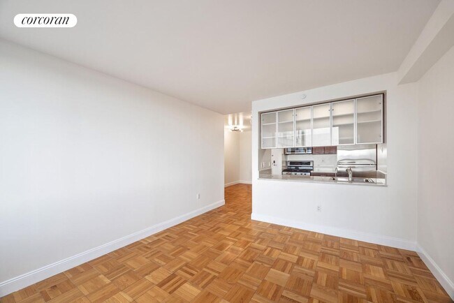 Foto del edificio - 217 E 96th St