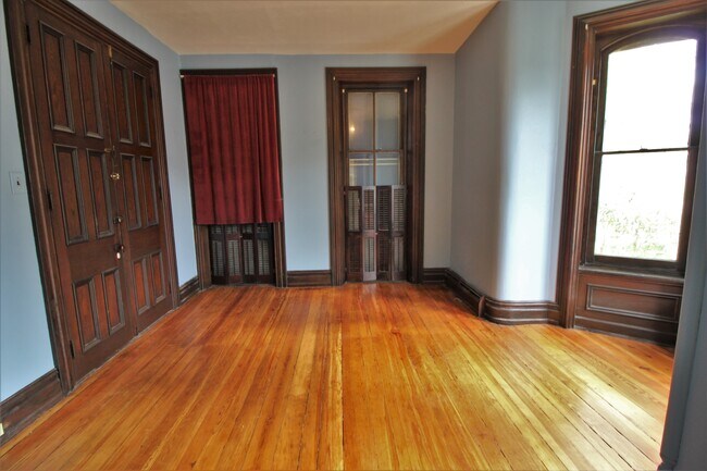 Building Photo - 322 Hodgson St