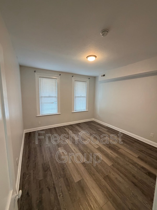 Building Photo - 2049 W 28th St