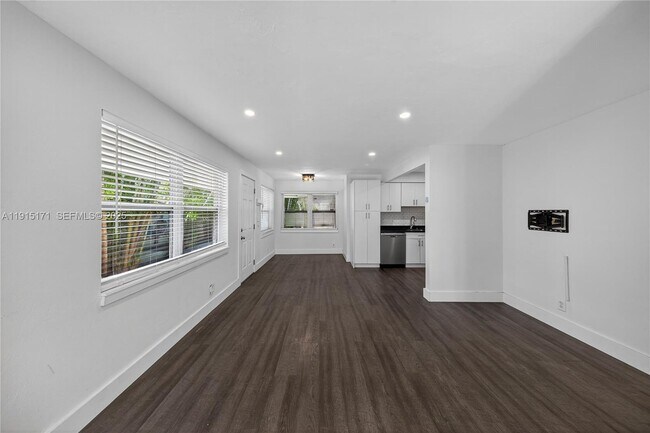 Foto del edificio - 924 NE 17th Terrace