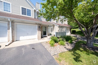 Building Photo - 15345 Greenhaven Ln