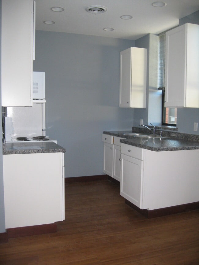 Private Kitchen - 200 Main St E
