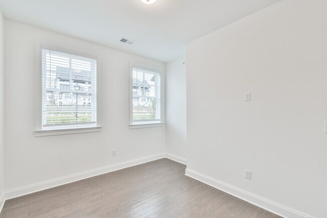 Foto del edificio - 6528 Beacon Dr