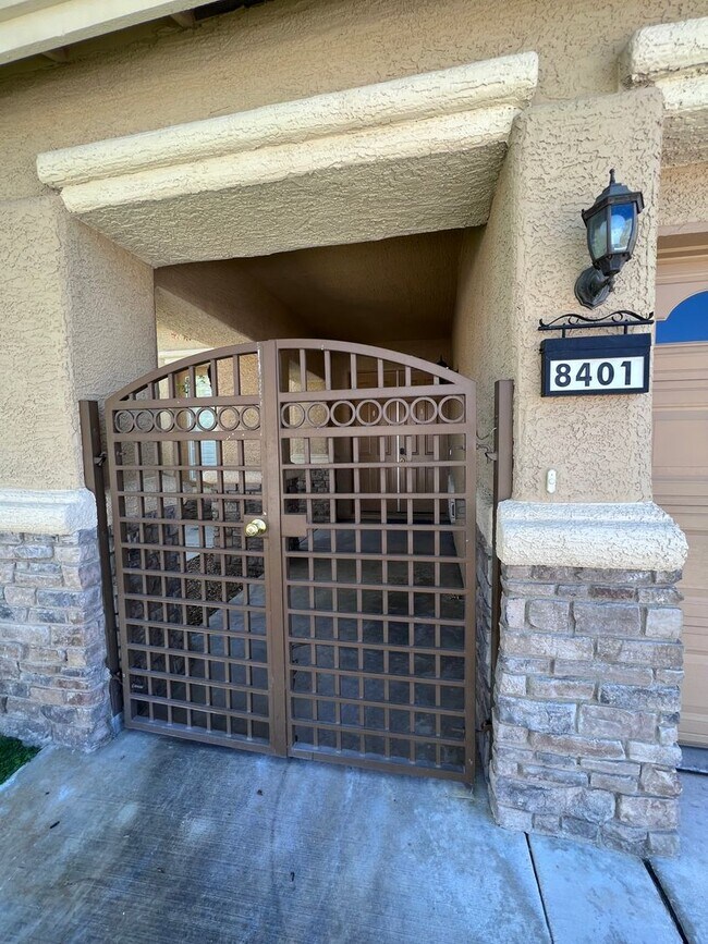 Foto del edificio - Summerlin 5 Bedroom with a Swimming Pool