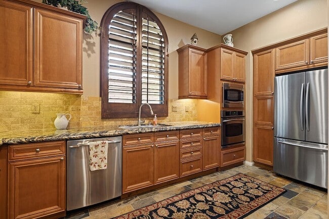 Building Photo - 6331 Via Stasera