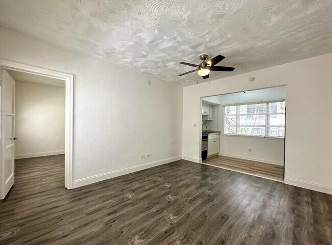 Building Photo - 233 Royal Poinciana Way