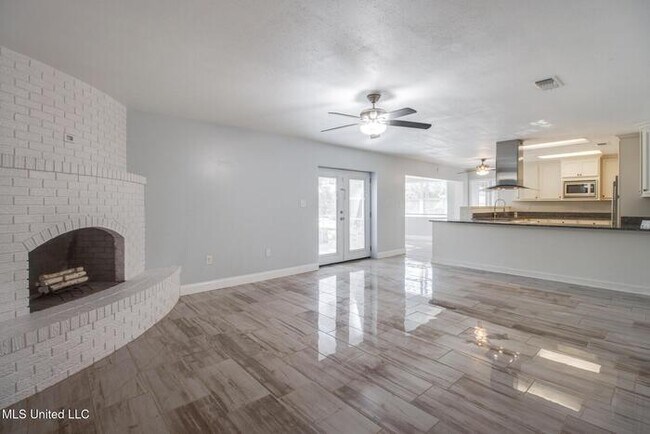 Foto del edificio - 22530 Saucier Lizana Rd