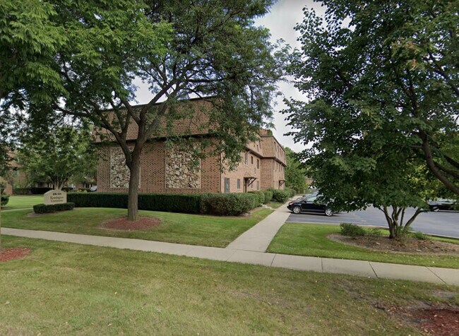 Building Photo - 410 E Kensington Rd