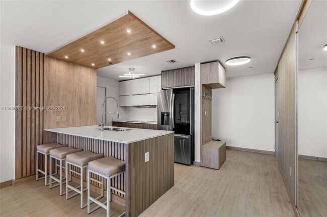 Foto del edificio - 600 NE 27th St