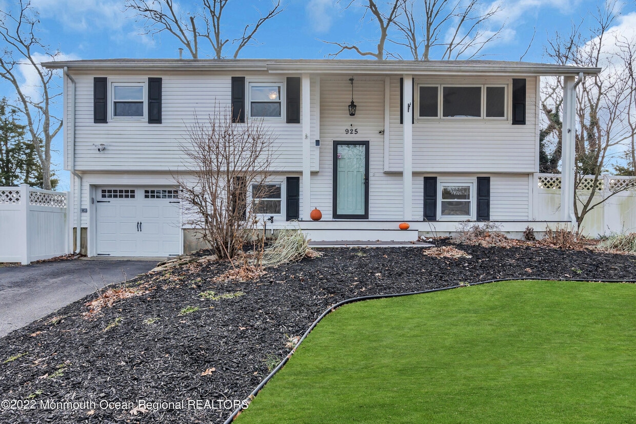 Primary Photo - 925 Stafford Dr
