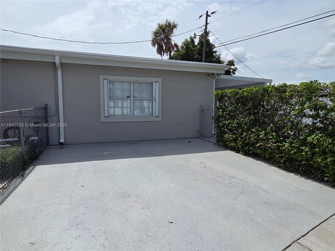 Foto principal - 5451 E 2nd Ave