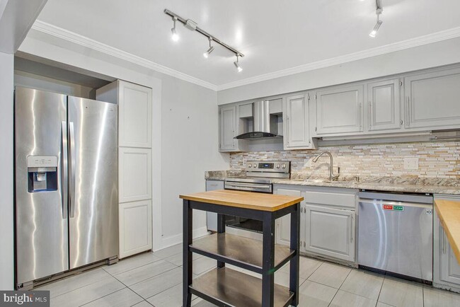 Building Photo - 6162 40 Winks Way