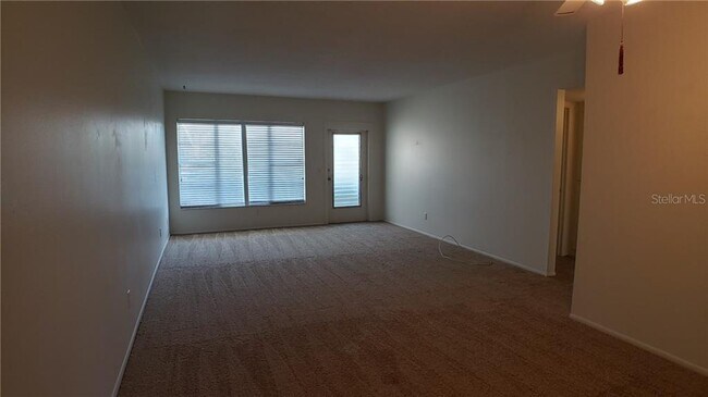 Building Photo - 2448 Columbia Dr