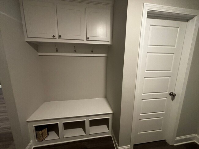 Building Photo - ****Just reduced plus ½ off 1st months ren...