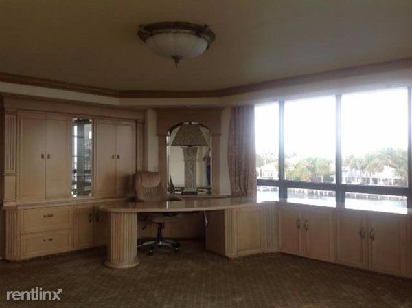 Building Photo - 1170 Hillsboro Mile