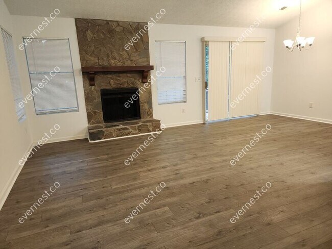 Foto del edificio - 5415 Glen Haven Dr