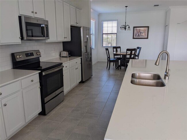 Foto del edificio - 10825 Tarflower Dr