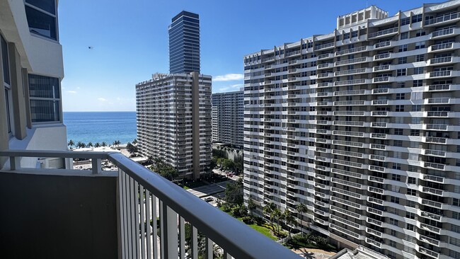 Foto del edificio - 1965 S Ocean Dr