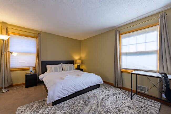 Foto del edificio - 5040 Cedar Ave S